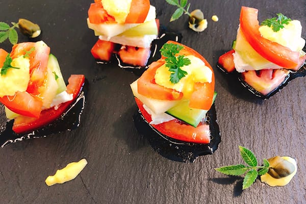 蕃茄乳酪沙拉佐羅勒風味橄欖油食譜-羅勒風味橄欖油料理-人良油坊oilicious